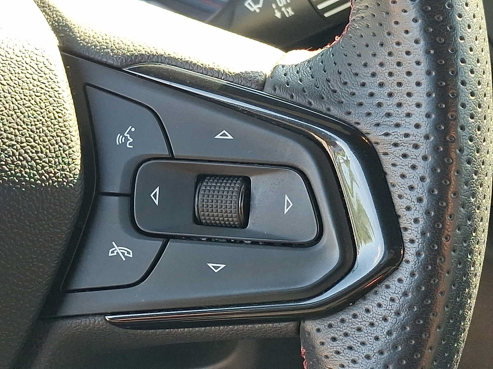 Used 2023 Chevrolet TrailBlazer RS FWD image 22