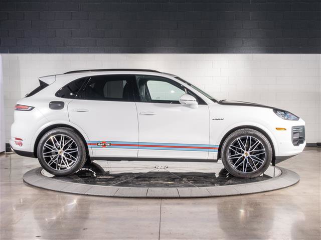 Used 2024 Porsche Cayenne Turbo image 7
