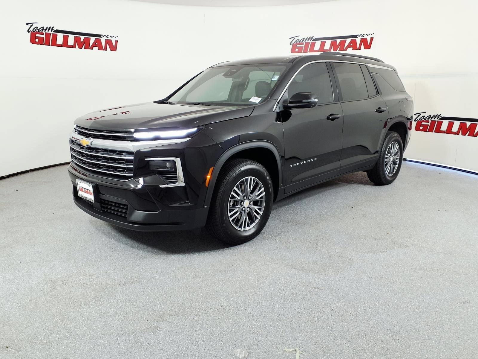 Used 2026 Chevrolet Traverse LT w/ Driver Confidence Package FWD image 3