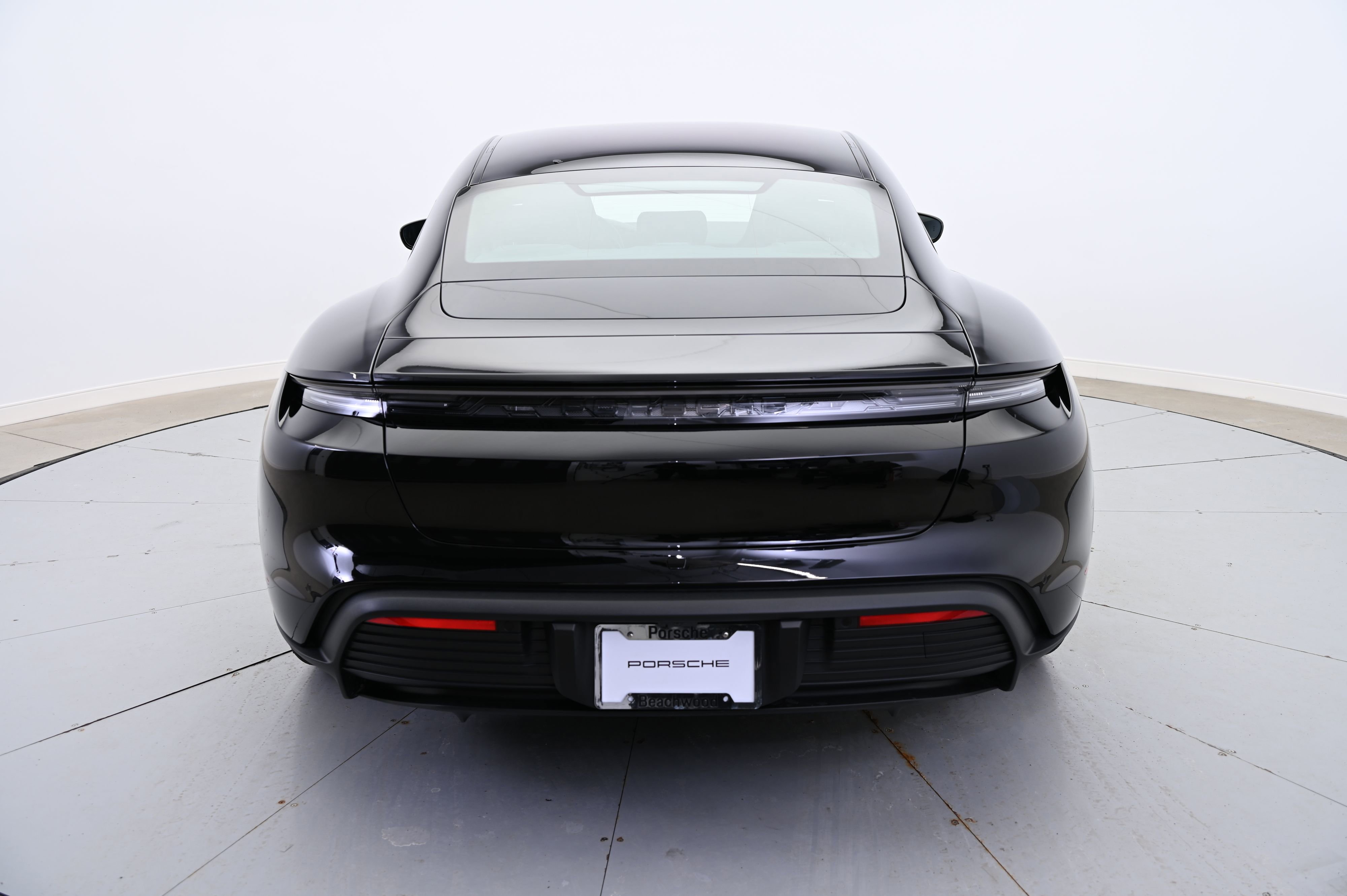 Used 2025 Porsche Taycan image 6