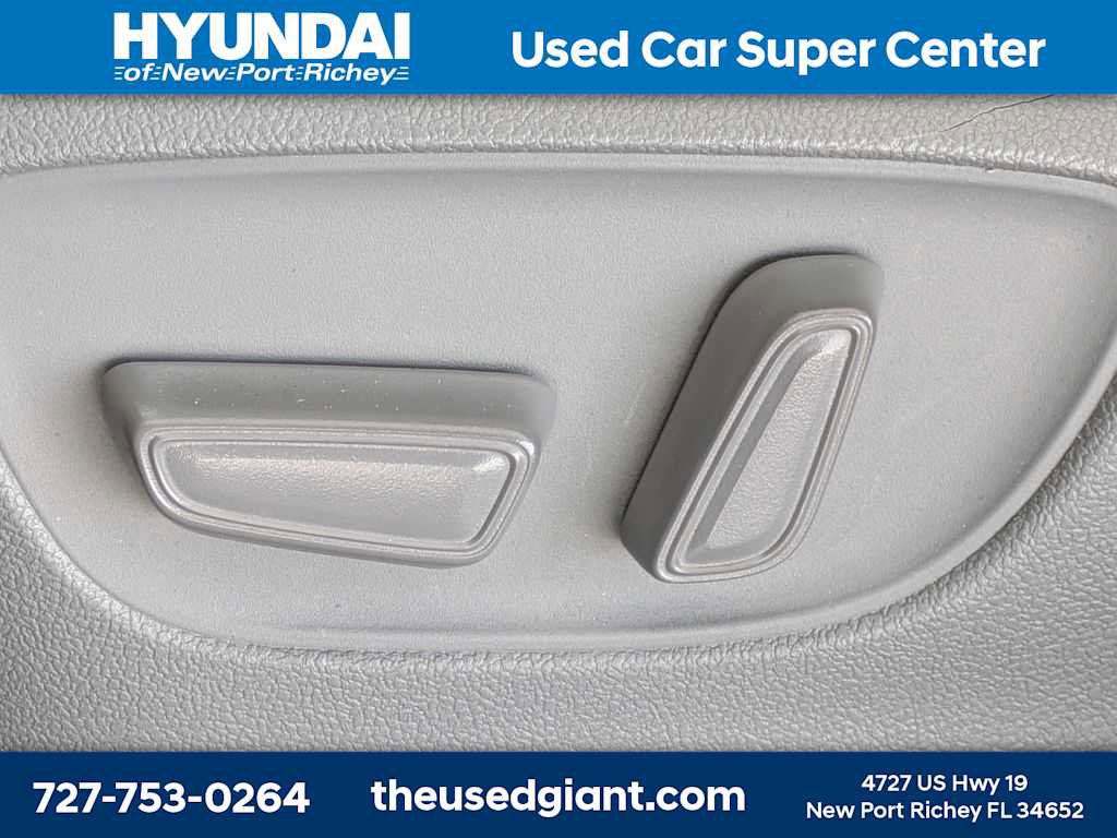 Used 2021 Toyota Highlander LE image 27