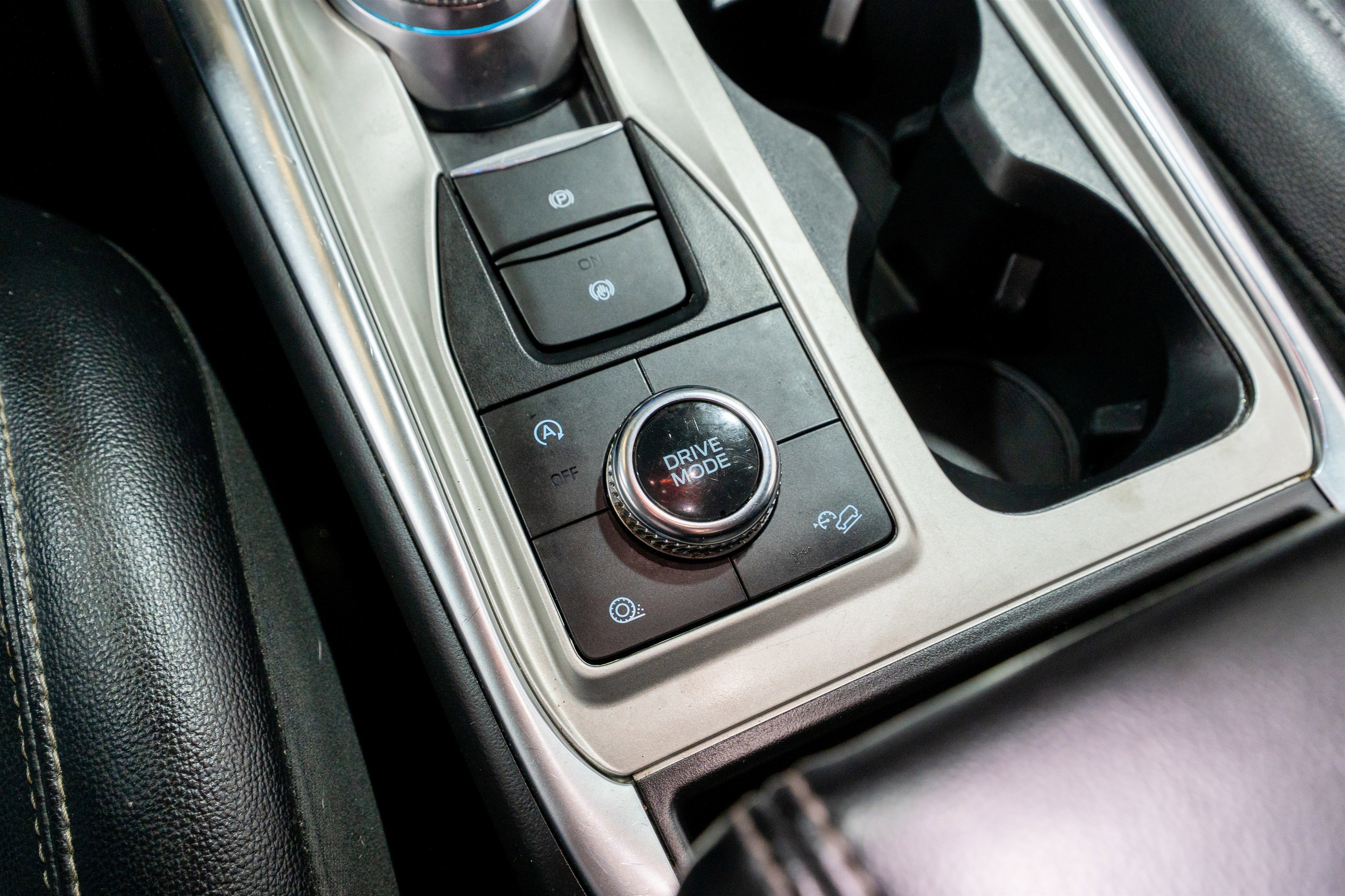 Used 2022 Ford Explorer Limited image 24