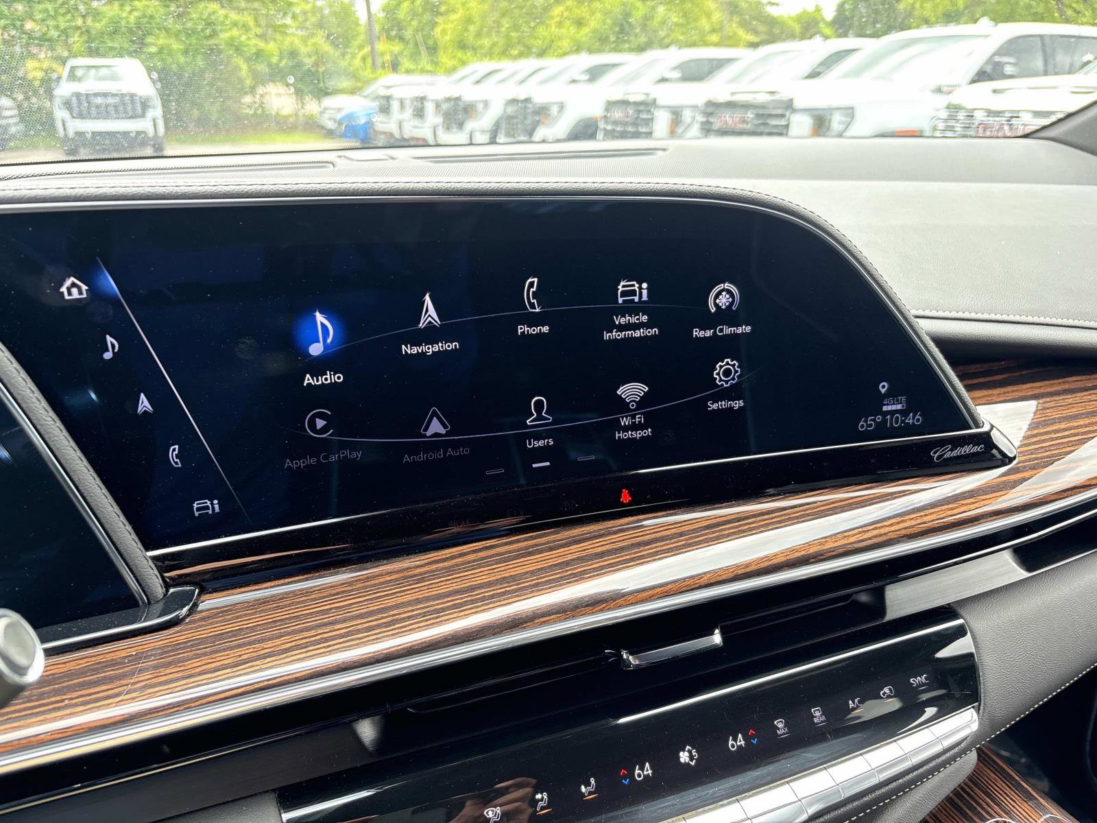 Used 2024 Cadillac Escalade Premium Luxury w/ Performance Package AWD/4WD image 24