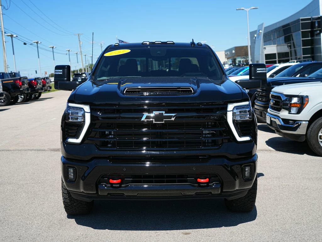 Used 2025 Chevrolet Silverado 2500 LTZ w/ LTZ Plus Package AWD/4WD image 2