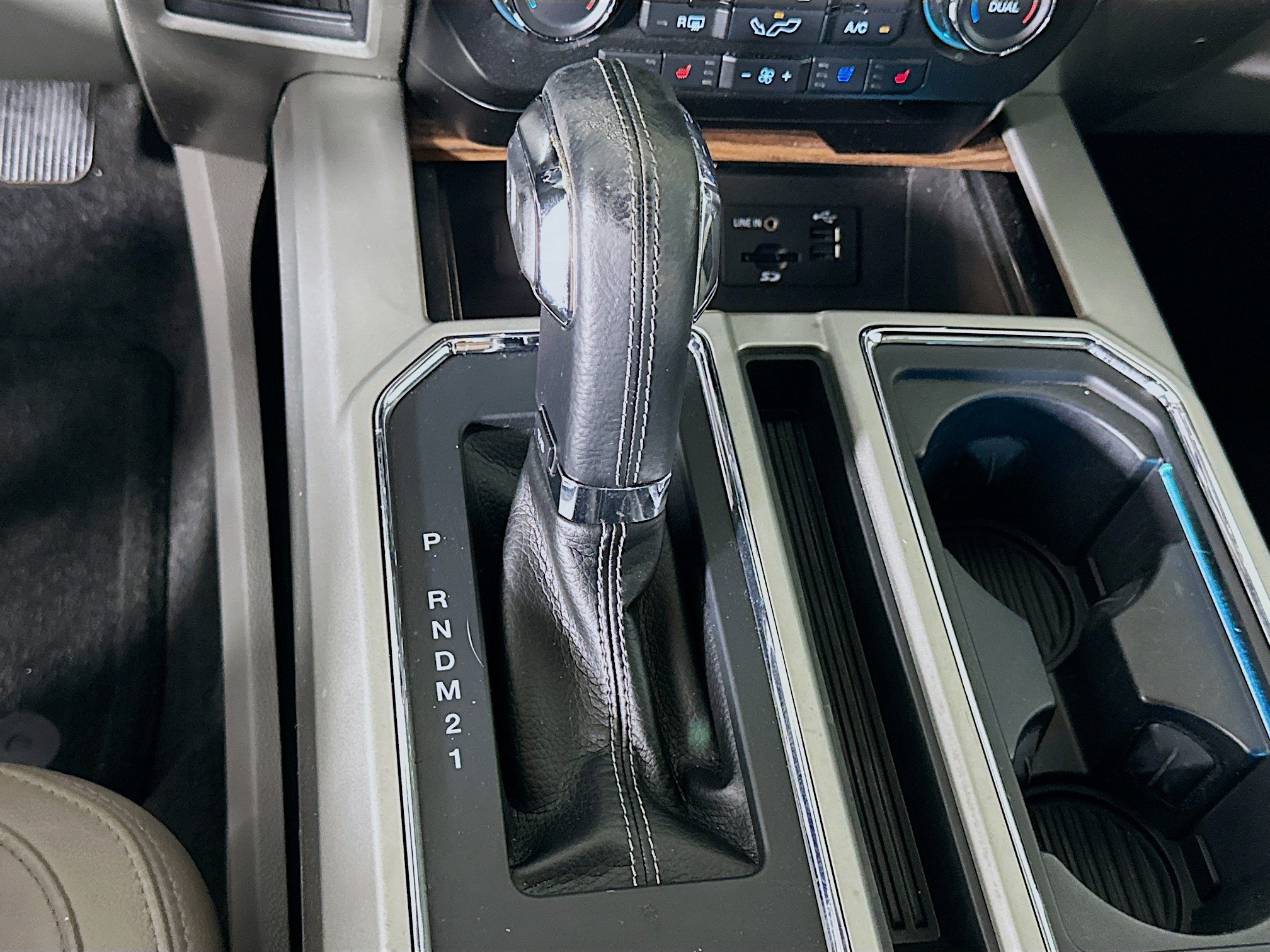 Used 2015 Ford F150 Lariat w/ Equipment Group 501A Mid AWD/4WD image 25