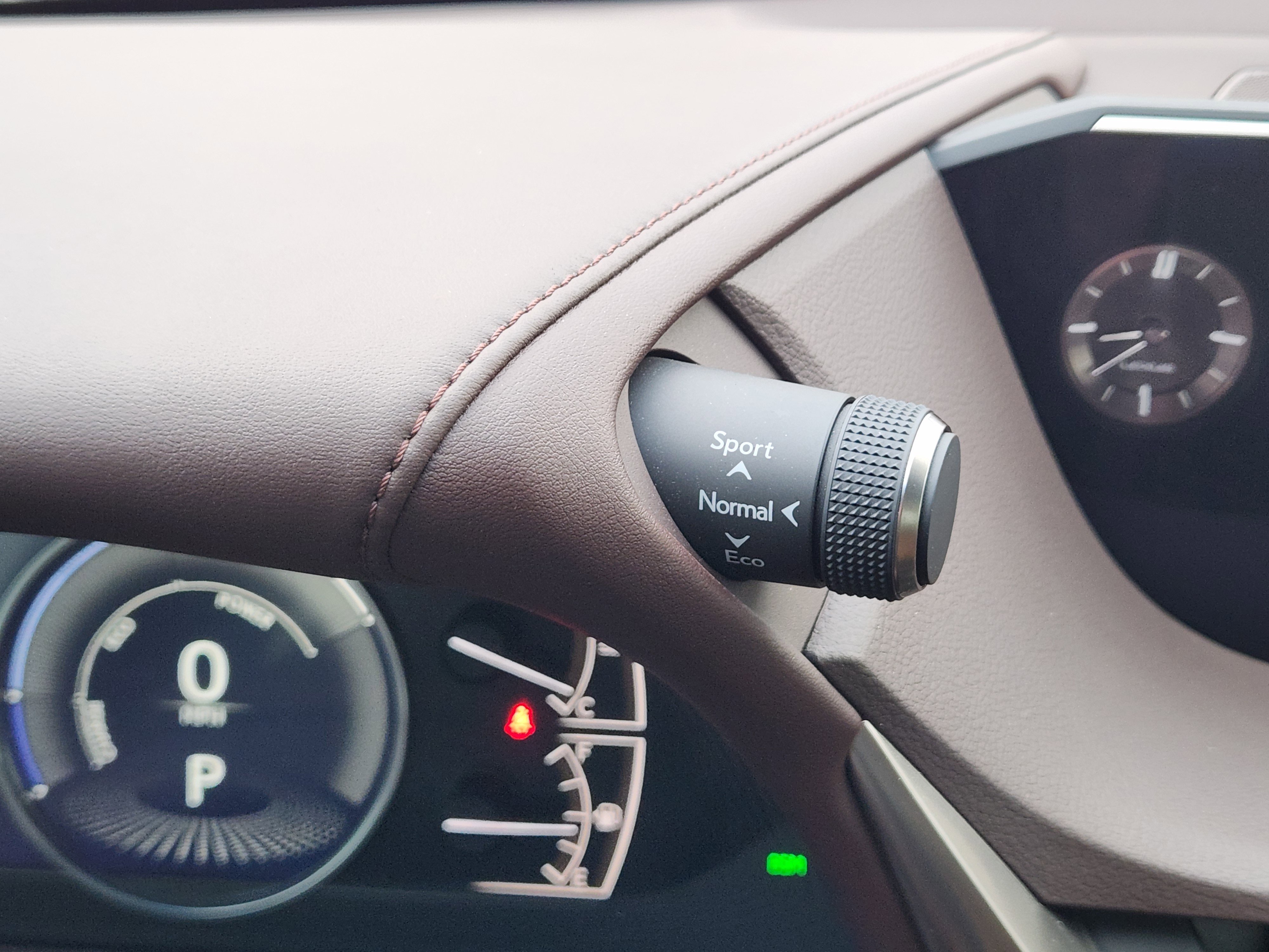 Used 2021 Lexus ES 300h w/ Premium Package image 40