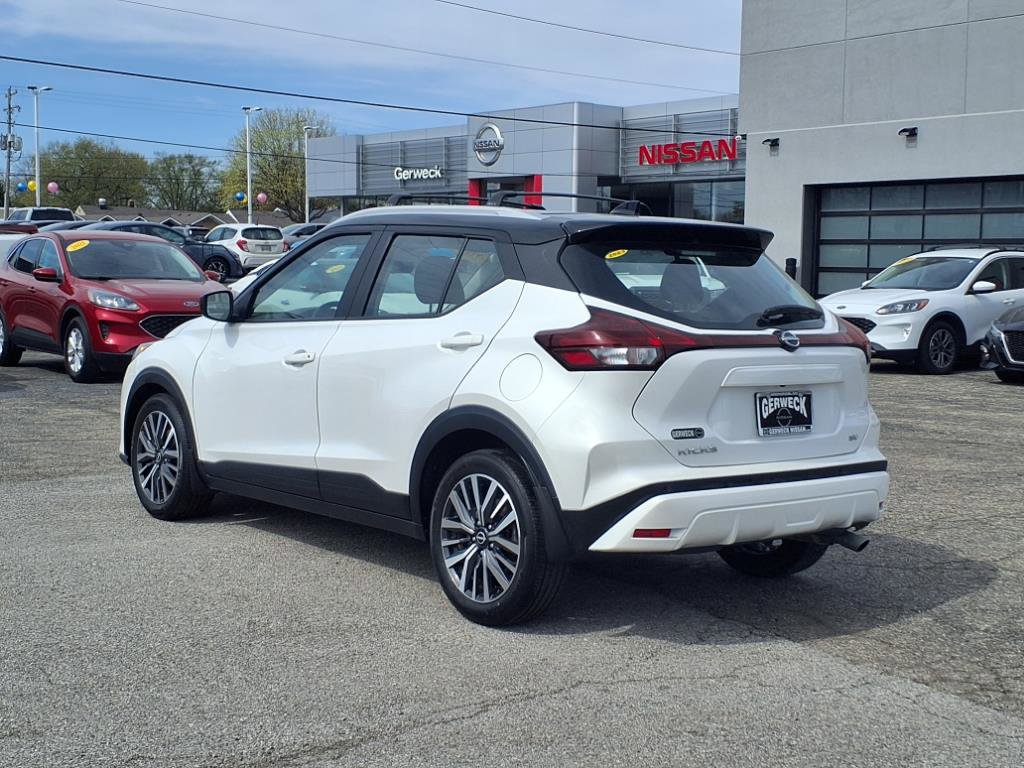 Used 2022 Nissan Kicks SV w/ Interior Electronics Package FWD image 4