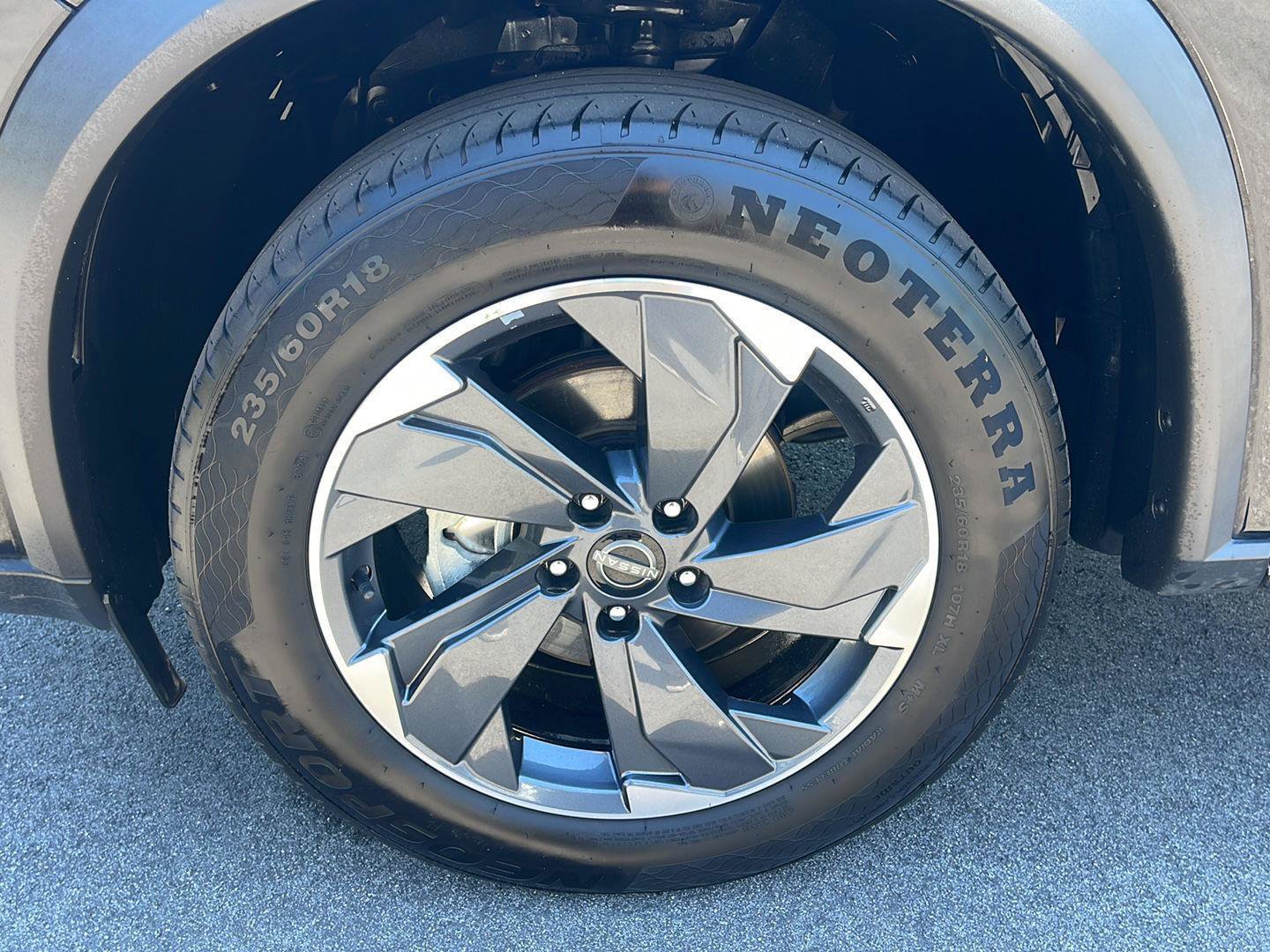 Used 2024 Nissan Rogue SV FWD image 12