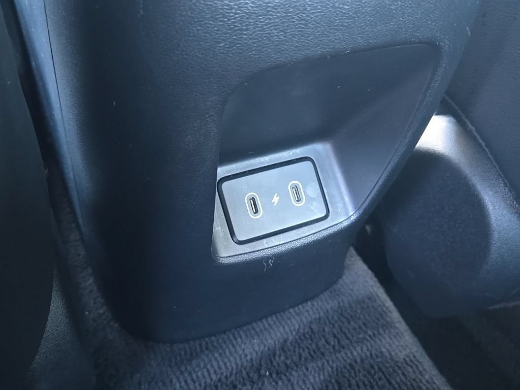 Used 2025 Hyundai Elantra Limited FWD image 32