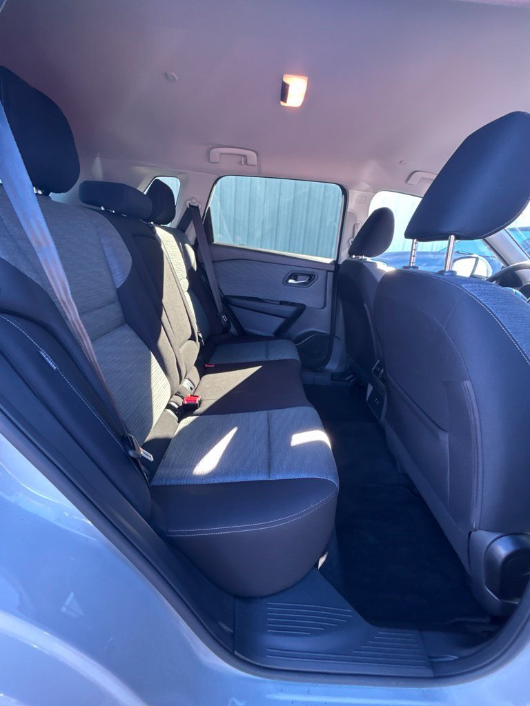Used 2023 Nissan Rogue SV FWD image 21