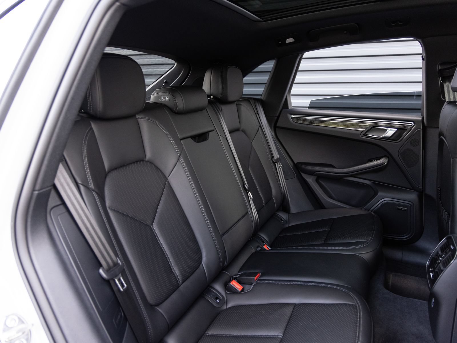 New 2025 Porsche Macan AWD/4WD image 30