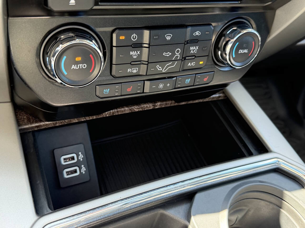 Used 2017 Ford F250 Lariat w/ Lariat Ultimate Package AWD/4WD image 33