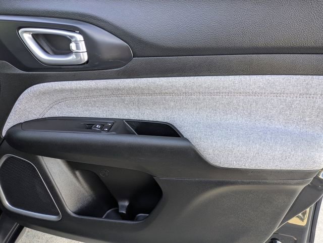 Used 2024 Jeep Compass Latitude image 34