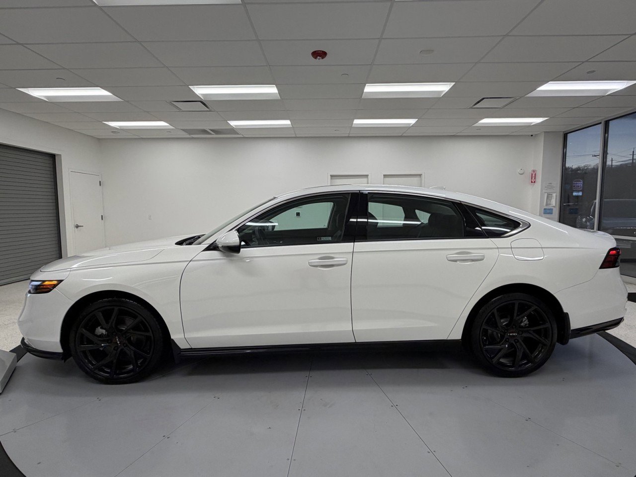 Used 2025 Honda Accord EX-L image 4