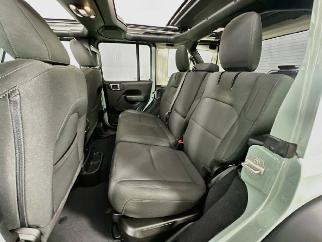 Used 2023 Jeep Wrangler Unlimited w/ Sun & Screen Package AWD/4WD image 27