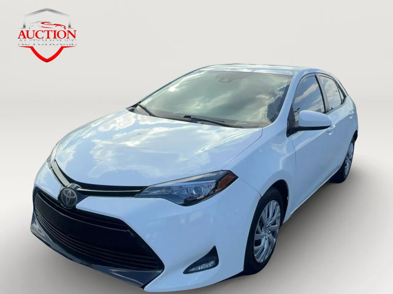 Used 2018 Toyota Corolla LE FWD image 1