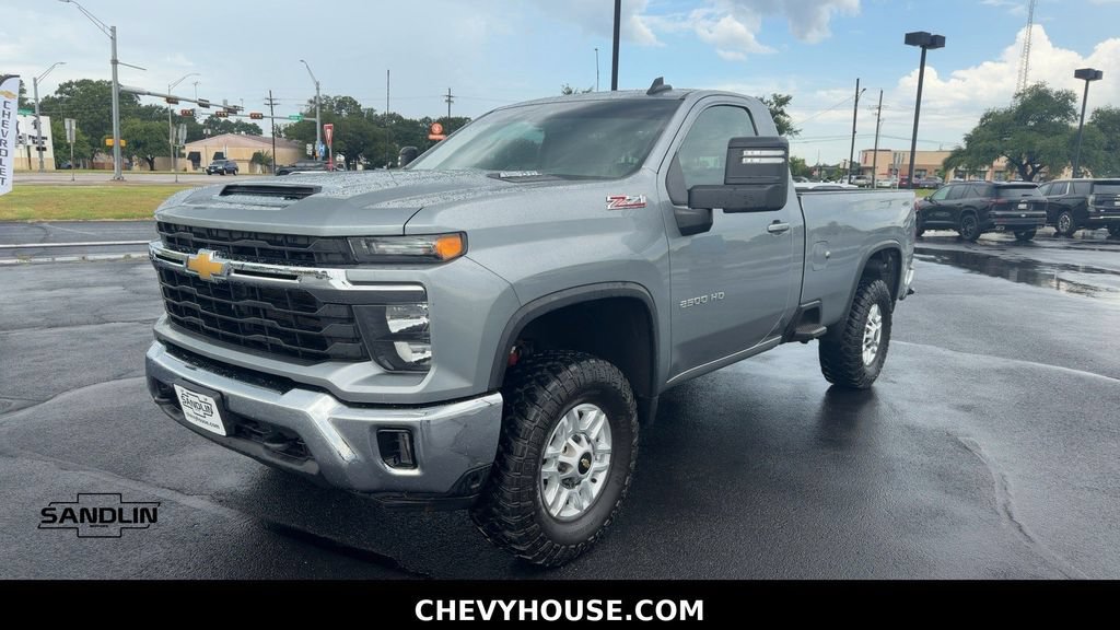 Used 2025 Chevrolet Silverado 2500 LT w/ Convenience Package AWD/4WD image 4