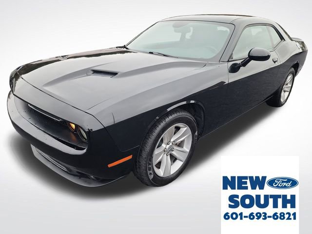 Used 2023 Dodge Challenger SXT image 1