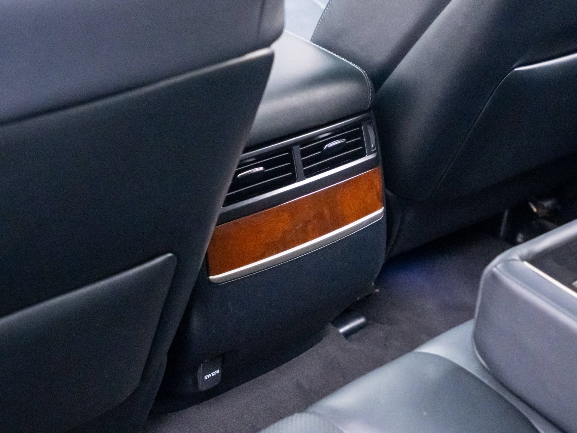 Used 2020 Lexus LX 570 4WD w/ Luxury Package image 19