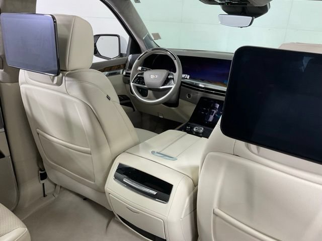 Certified 2025 Cadillac Escalade ESV Premium Luxury Platinum AWD/4WD image 31