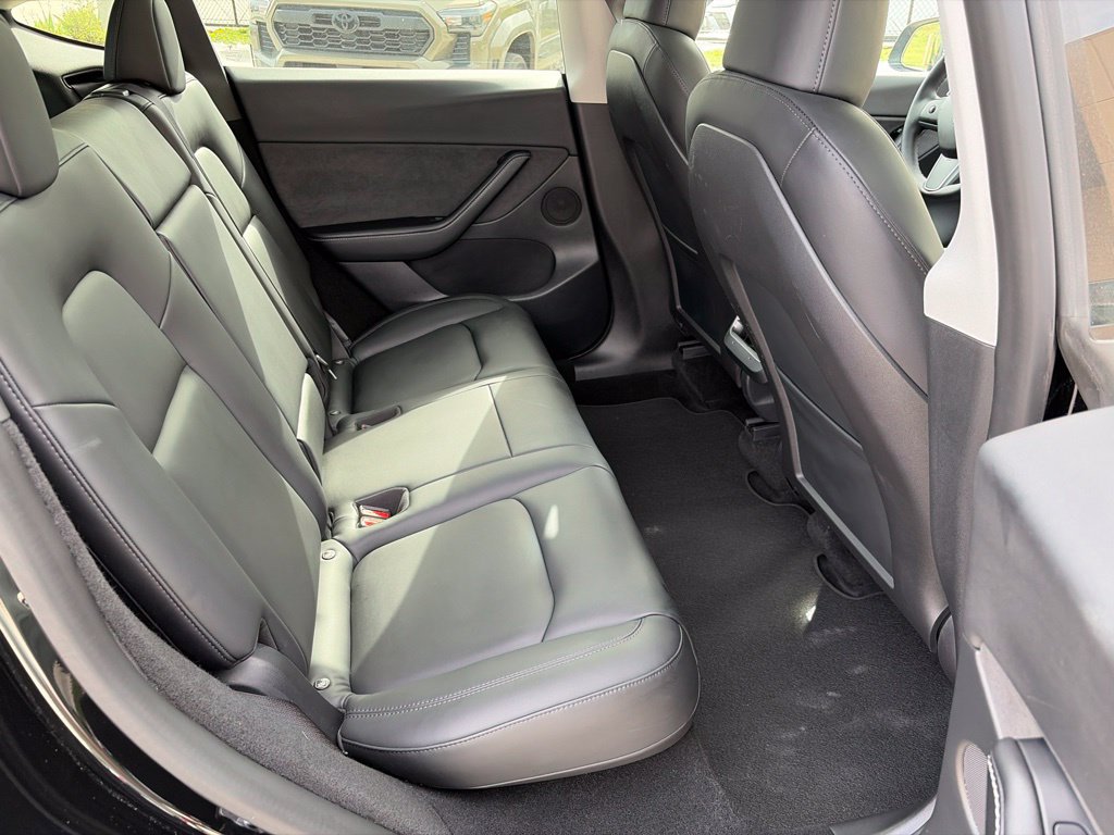Used 2022 Tesla Model Y Long Range AWD/4WD image 19