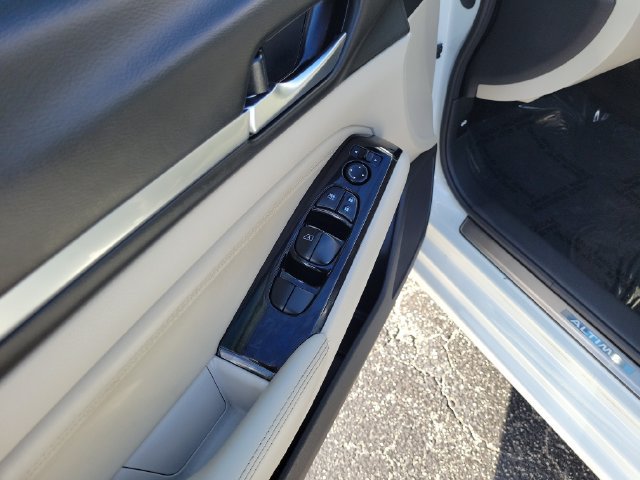 Used 2023 Nissan Altima 2.5 SL FWD image 15