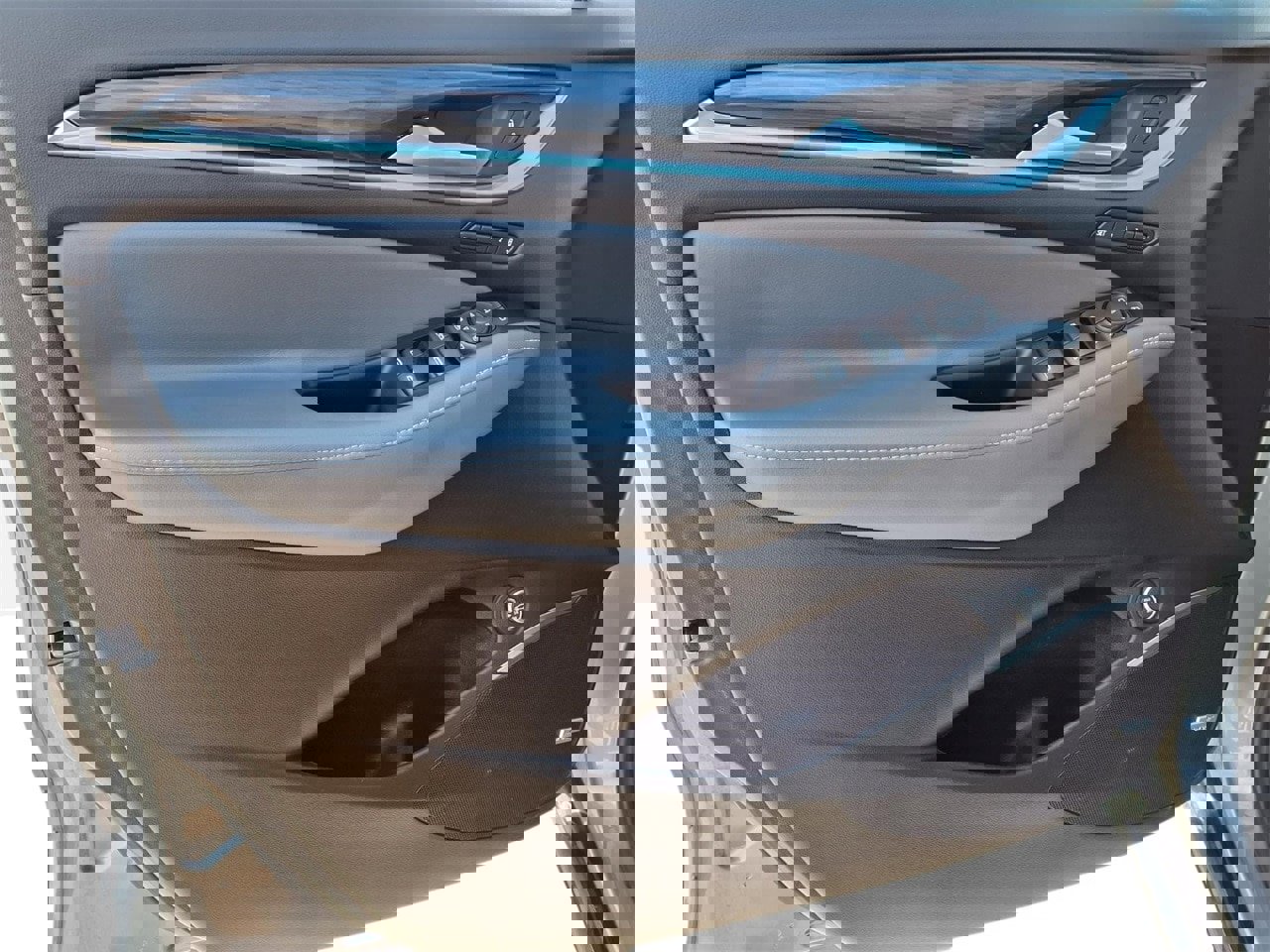 Used 2020 Buick Enclave Premium w/ Sun and Sites Package image 16