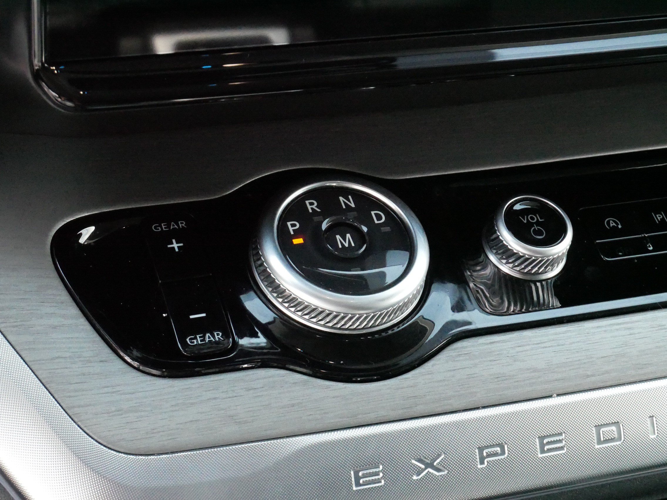 Used 2025 Ford Expedition Platinum AWD/4WD image 24