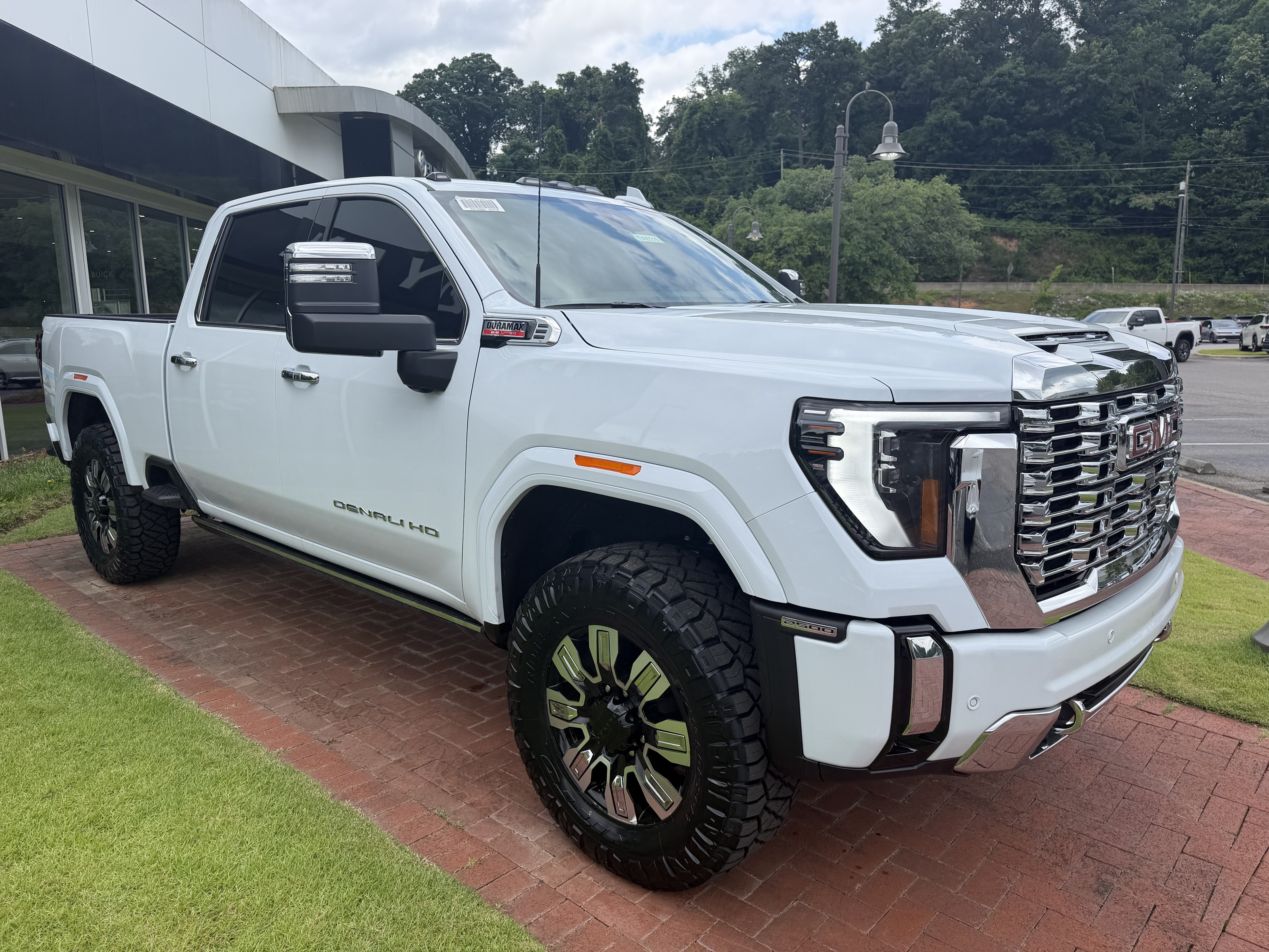 New 2026 GMC Sierra 2500 Denali w/ Denali Reserve Package AWD/4WD image 3
