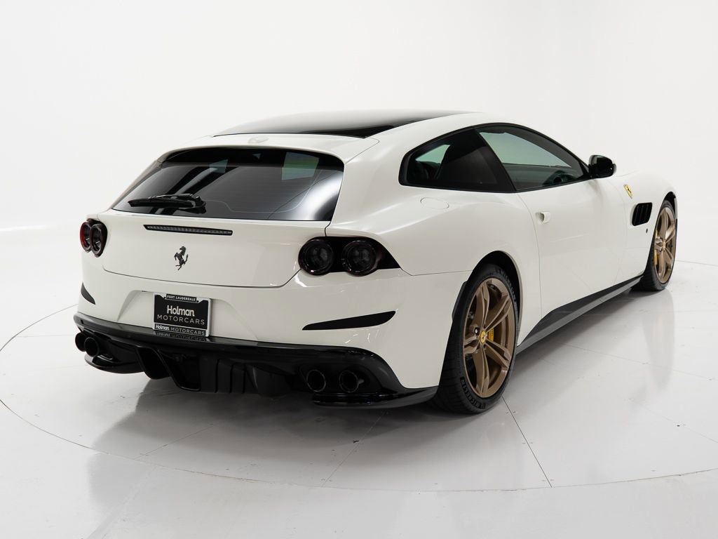 Used 2017 Ferrari GTC4Lusso image 5