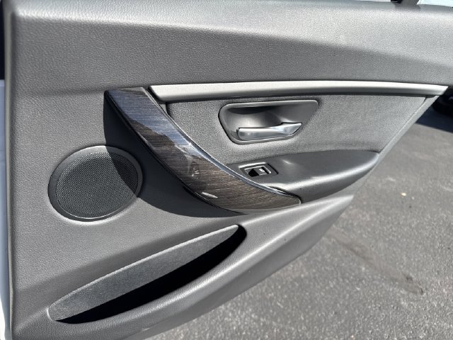 Used 2018 BMW 320i Sedan w/ Convenience Package RWD image 21