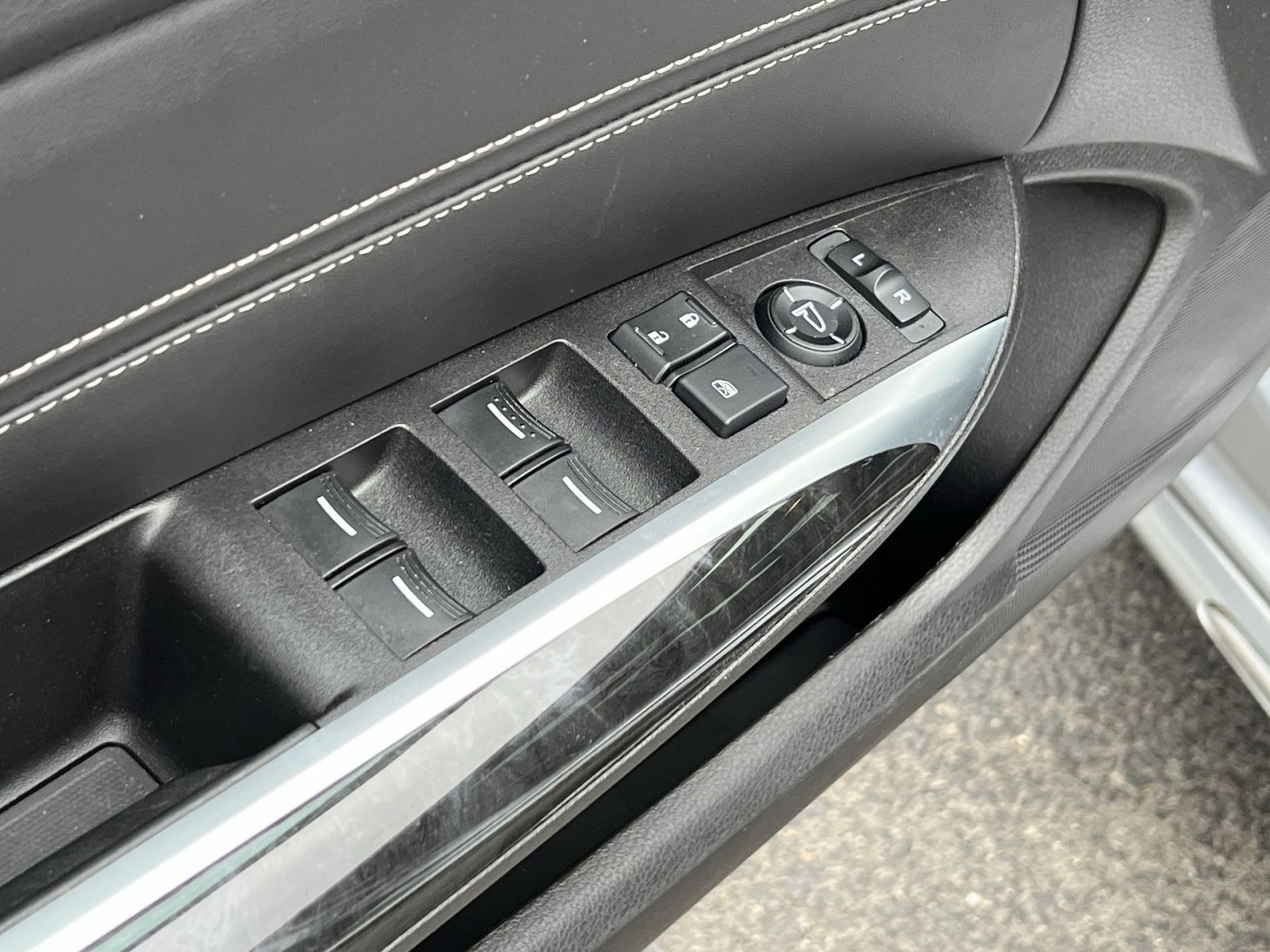 Used 2018 Acura TLX V6 SH-AWD w/ Technology Pkg image 16