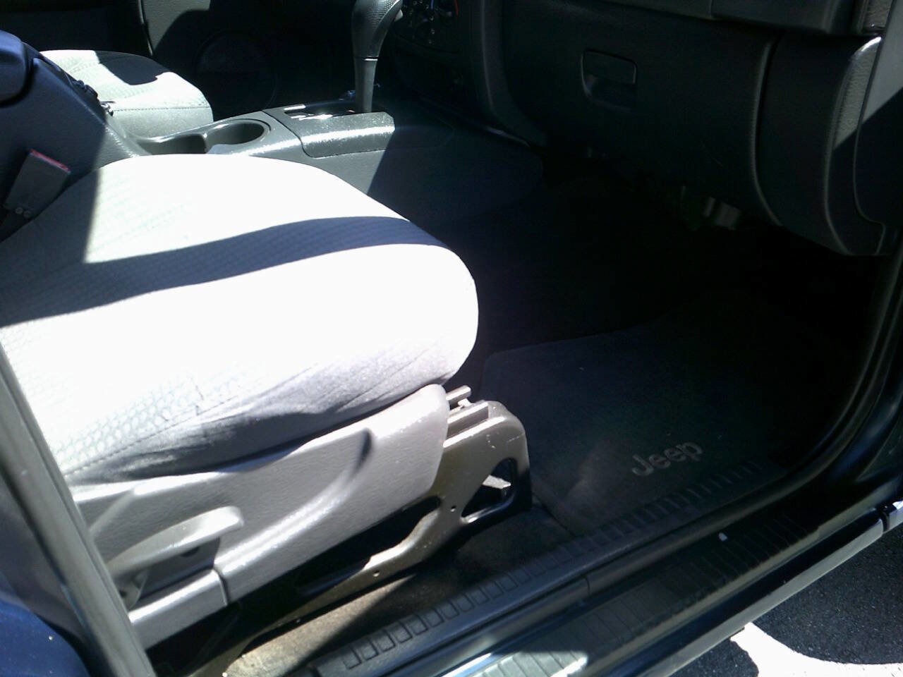 Used 2004 Jeep Liberty Sport w/ PWR Convenience Group AWD/4WD image 11