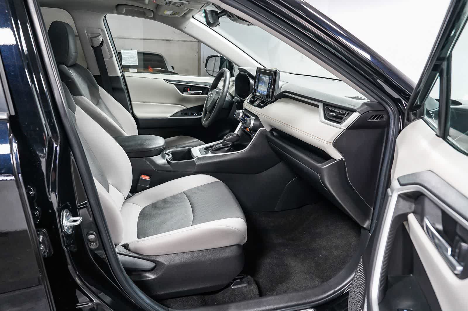 Certified 2022 Toyota RAV4 XLE w/ Convenience Package FWD image 18