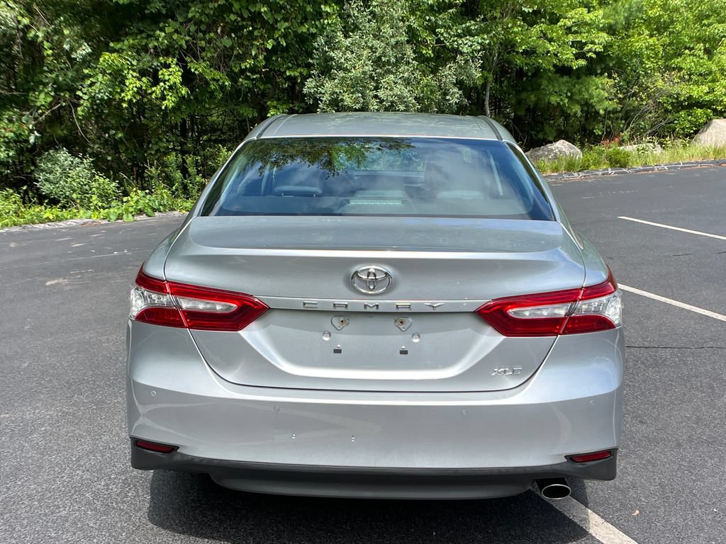 Used 2018 Toyota Camry XLE FWD image 4