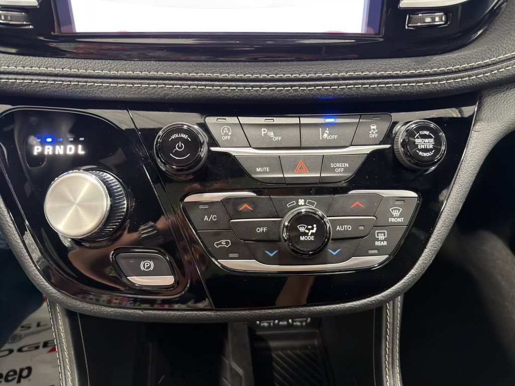 Used 2025 Chrysler Pacifica Limited FWD image 34