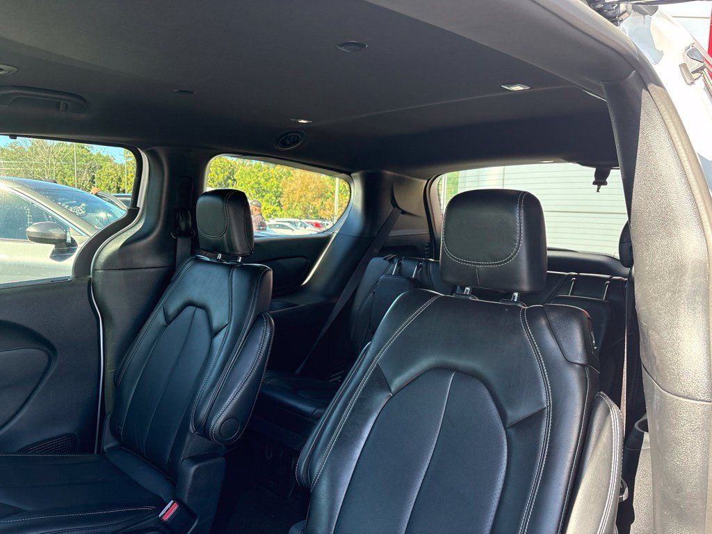 Used 2025 Chrysler Pacifica Select FWD image 8