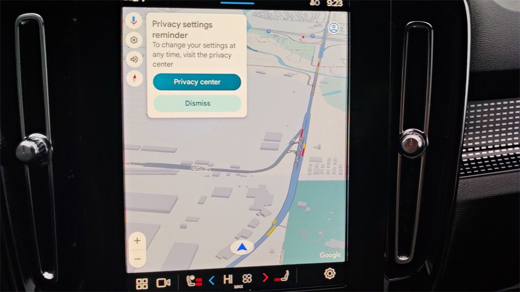 Used 2025 Volvo XC40 B5 Plus image 19