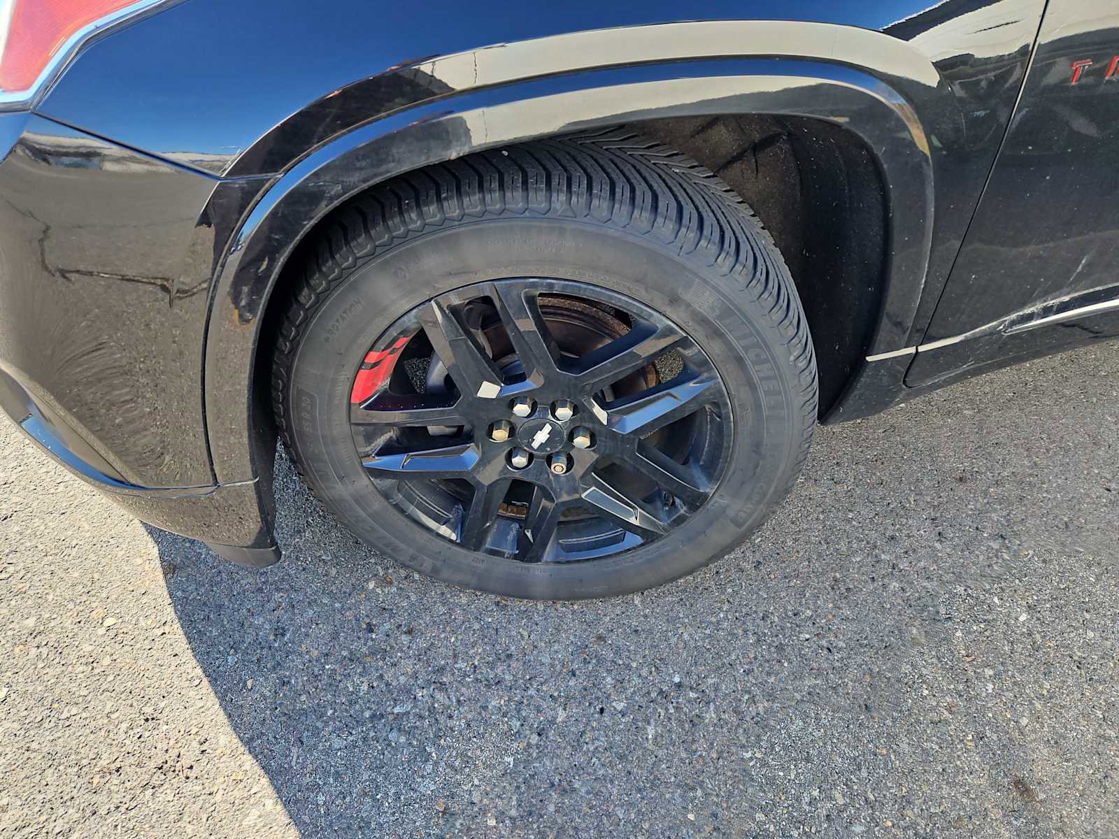 Used 2019 Chevrolet Traverse Premier w/ Redline Edition AWD/4WD image 2