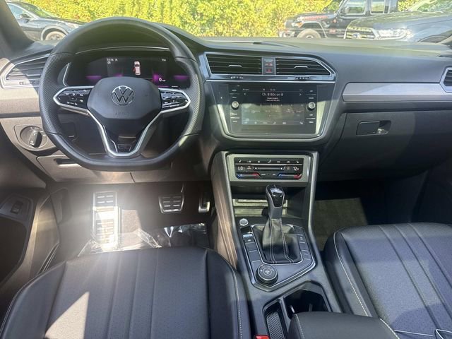 Used 2022 Volkswagen Tiguan SE R-Line image 16