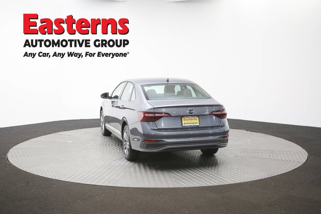Used 2024 Volkswagen Jetta SE FWD image 61