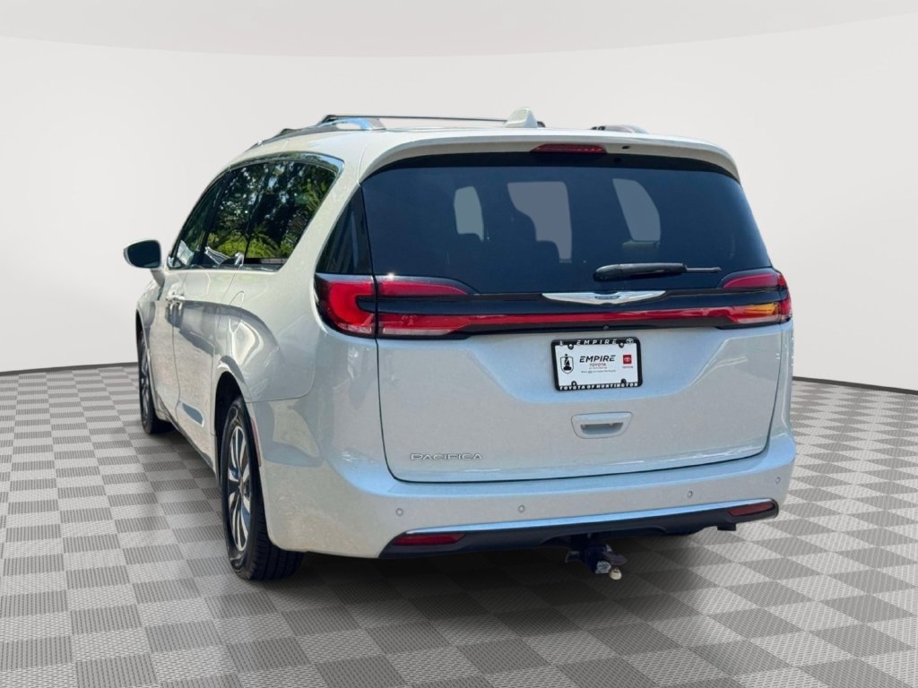 Used 2021 Chrysler Pacifica Touring-L FWD image 4
