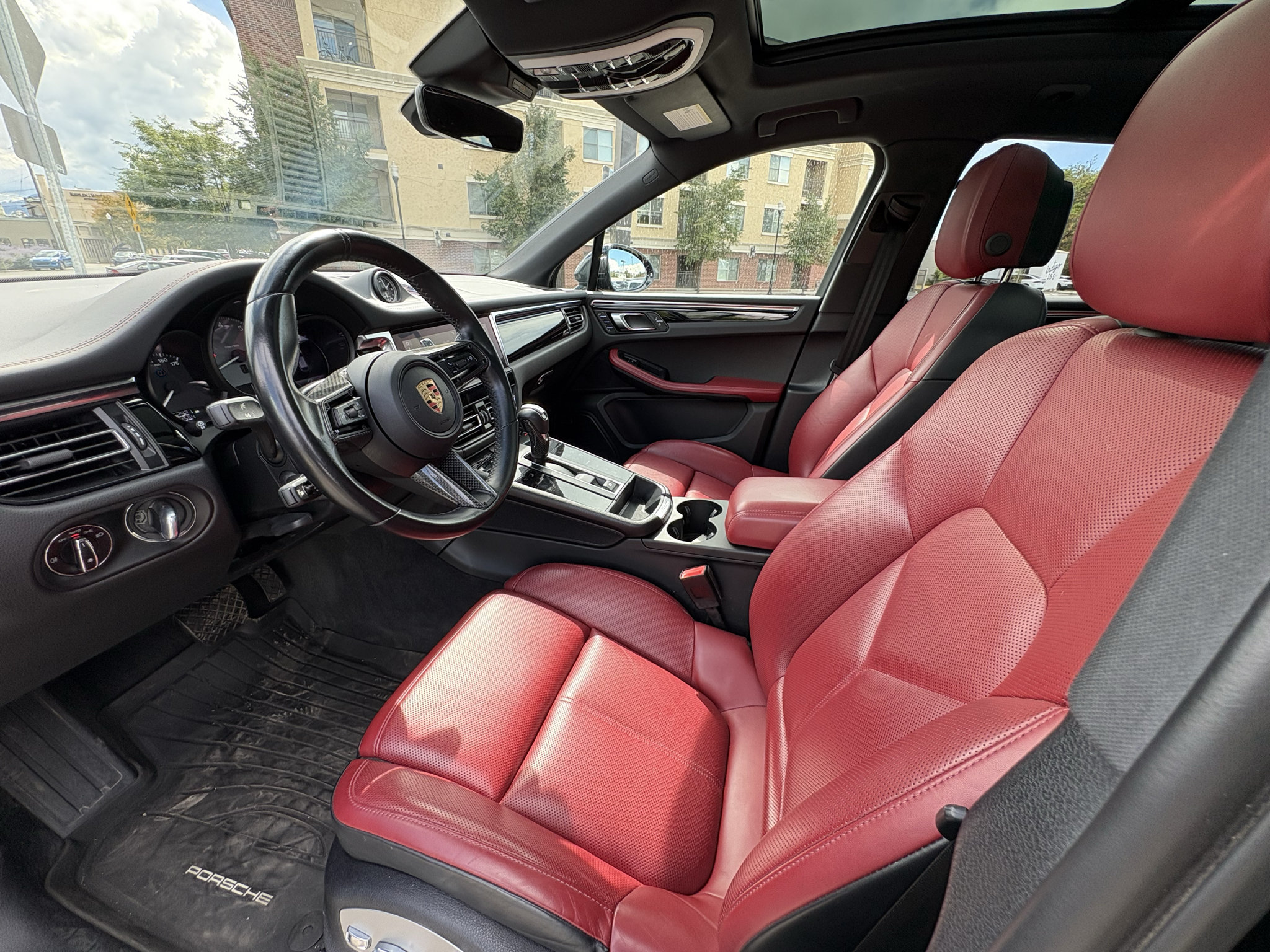 Used 2024 Porsche Macan S AWD/4WD image 16