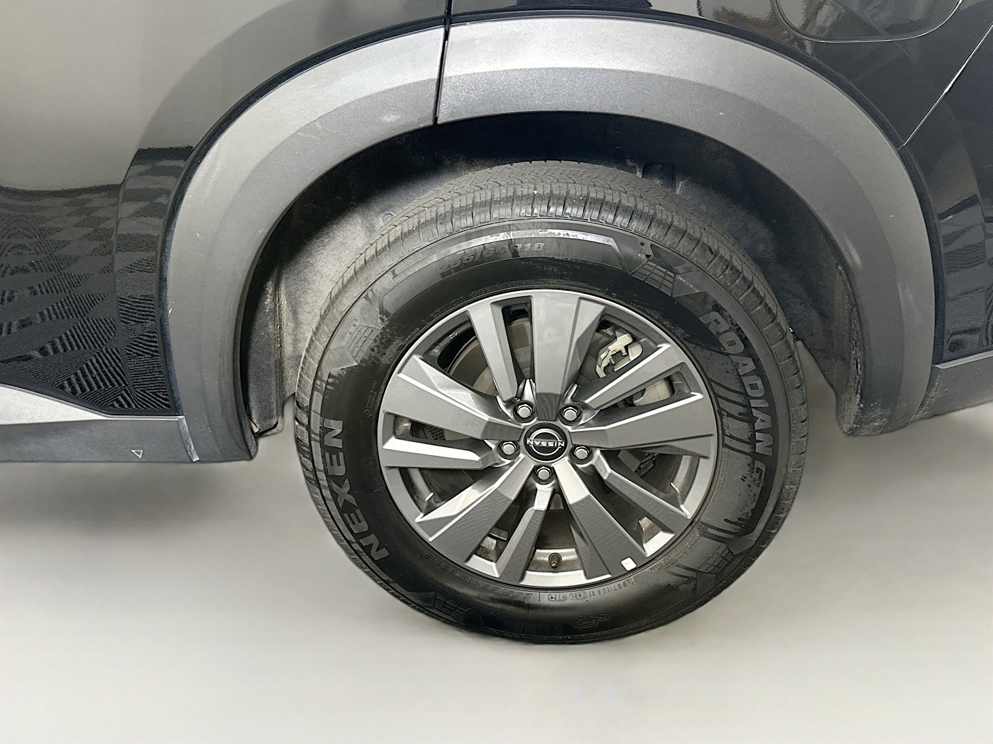 Used 2025 Nissan Pathfinder SV image 11