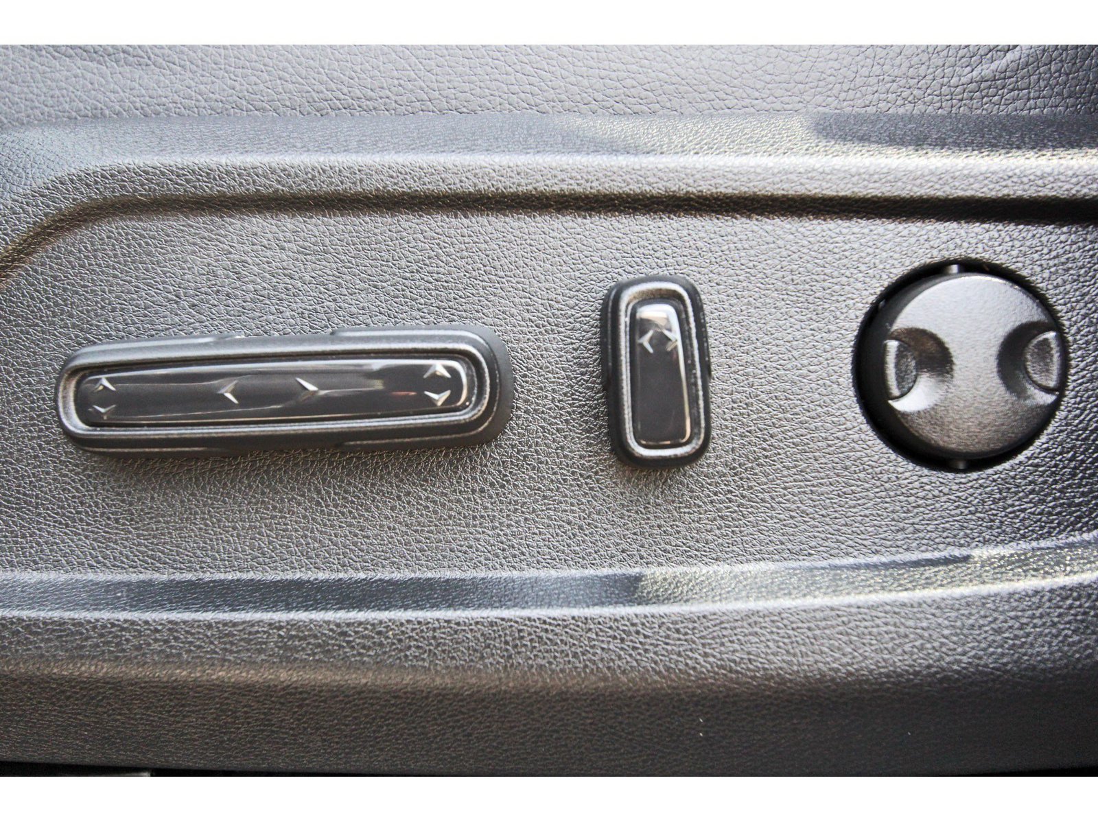 Used 2025 Honda Pilot EX-L image 33