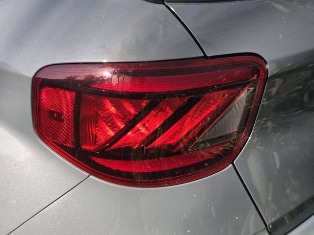 Used 2022 Hyundai Venue Limited w/ Cargo Package FWD image 8