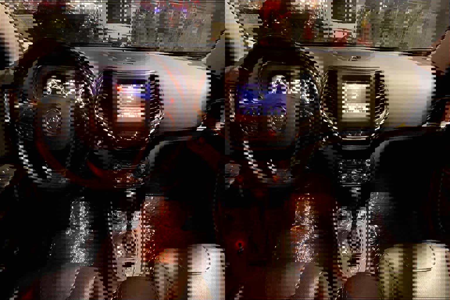 Used 2020 Jeep Cherokee Latitude Lux w/ Comfort/Convenience Group image 14