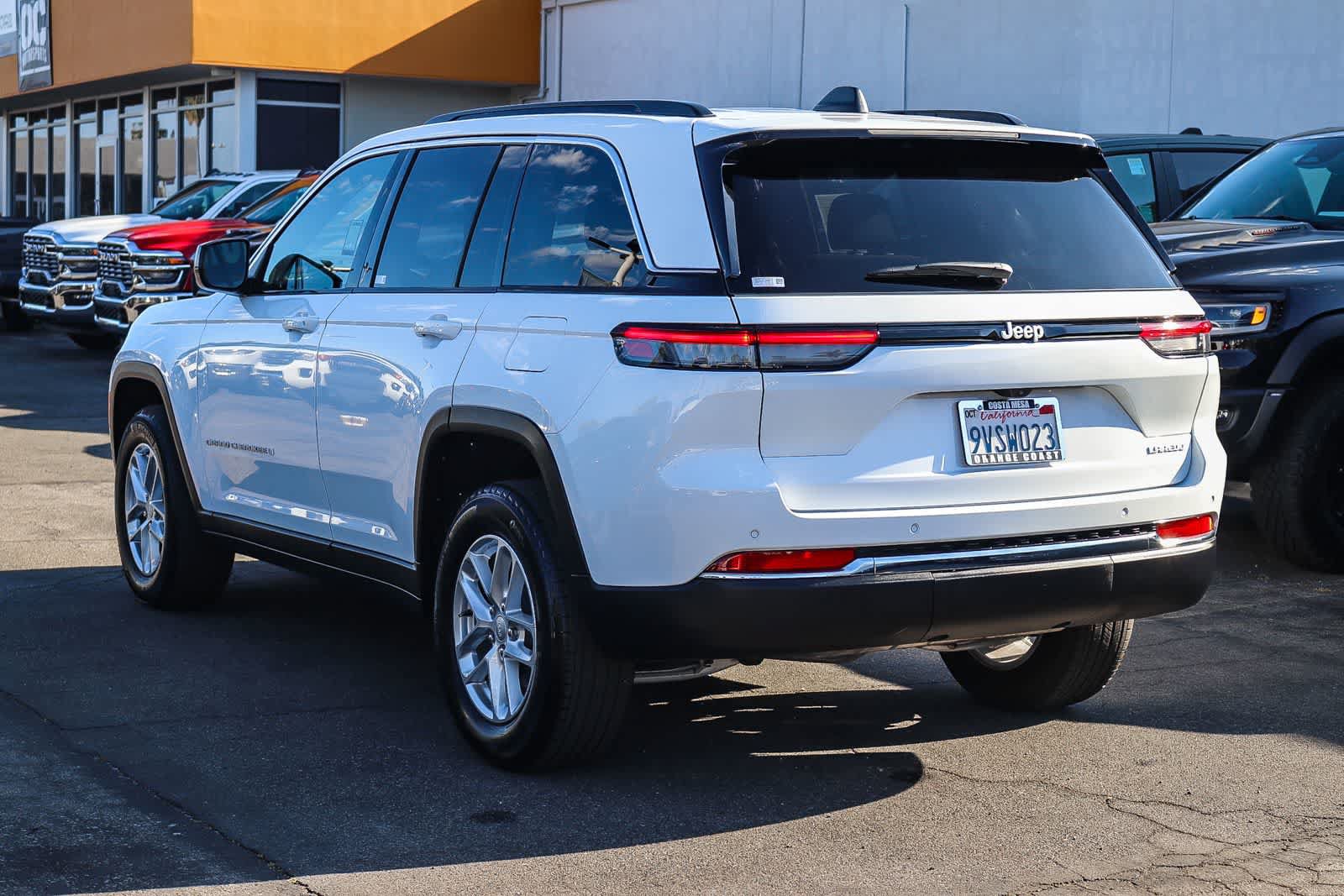 Used 2025 Jeep Grand Cherokee Laredo X RWD image 6