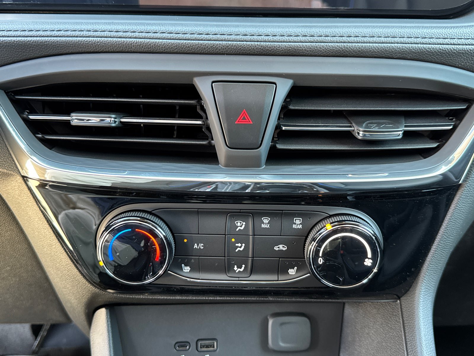 New 2026 Buick Encore GX Sport Touring w/ Comfort Package FWD image 32