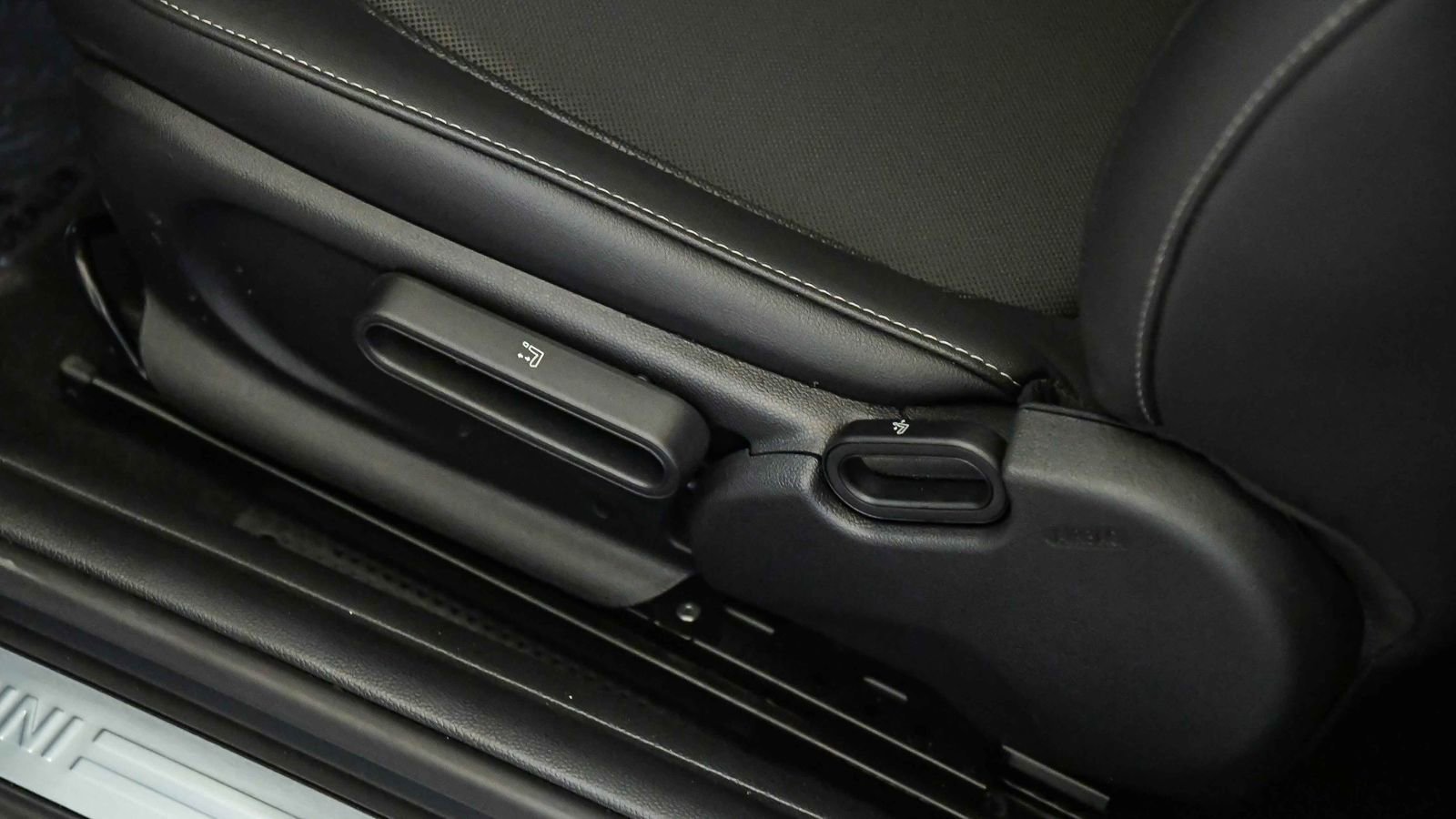 Certified 2023 MINI Cooper 2-Door Hardtop image 24